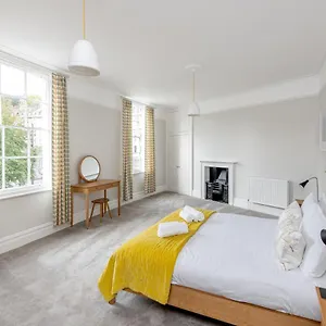  Apartment Spacious Maisonette With Parking - 10 Mins Walk From Abbey - 2 Bed & 2 United Kingdom